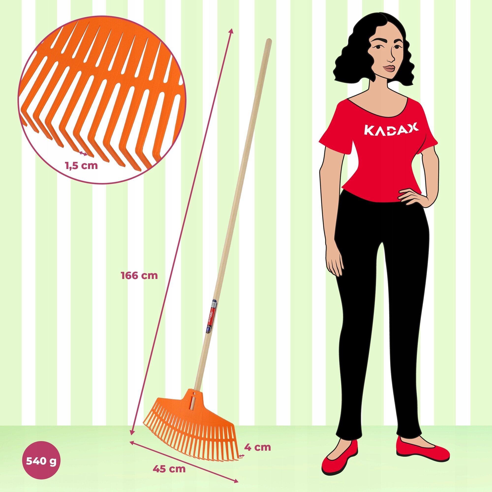 Ilustracja przedstawia grabie ogrodowe z drewnianym trzonkiem o długości 166 cm i pomarańczową głowicą o szerokości 45 cm. Obok stoi postać w czerwonej koszulce z napisem \'KADAX\'.