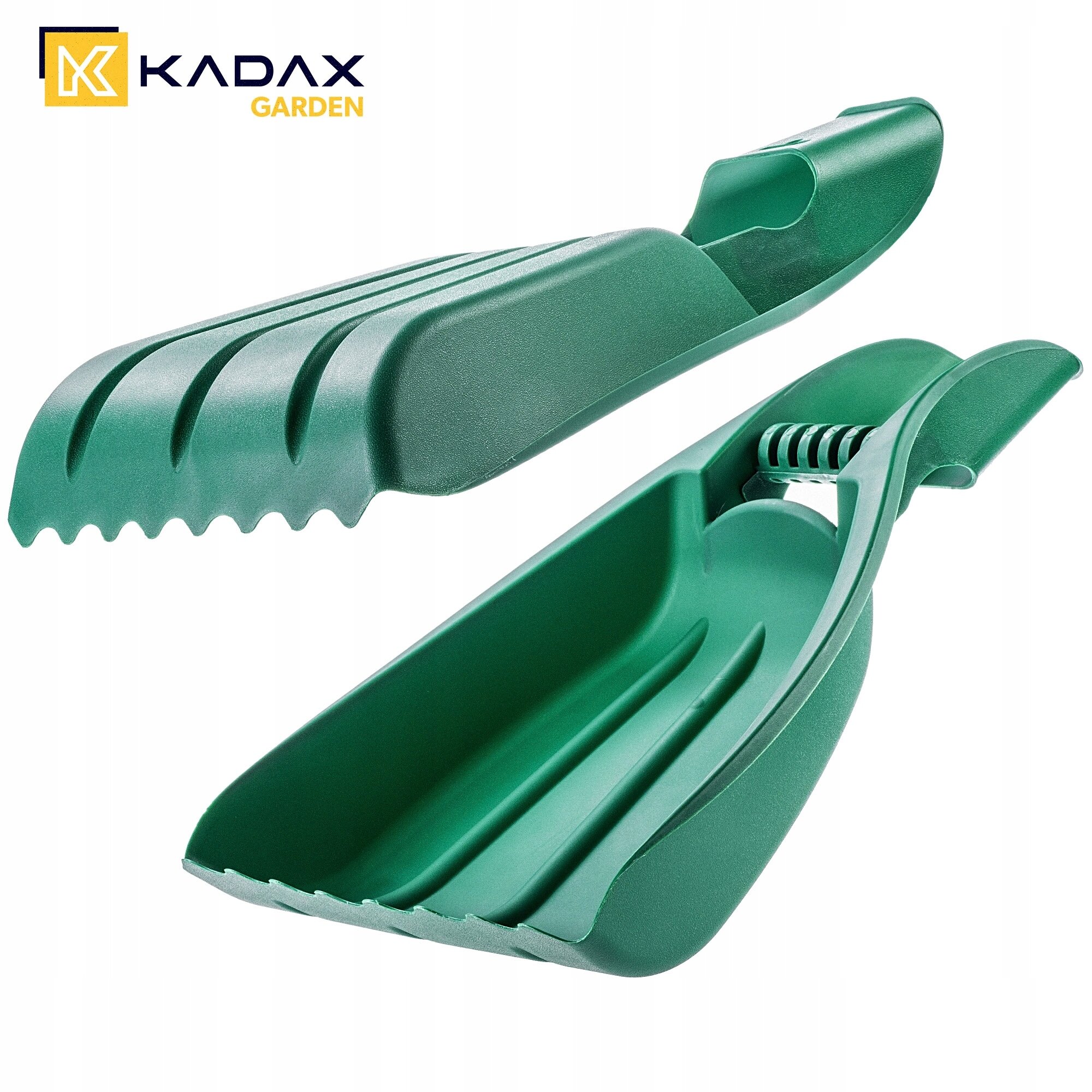 Na obrazie widoczne są dwa zielone plastikowe narzędzia ogrodowe przypominające łapy niedźwiedzia. W lewym górnym rogu znajduje się logo z napisem \'KADAX GARDEN\'.
