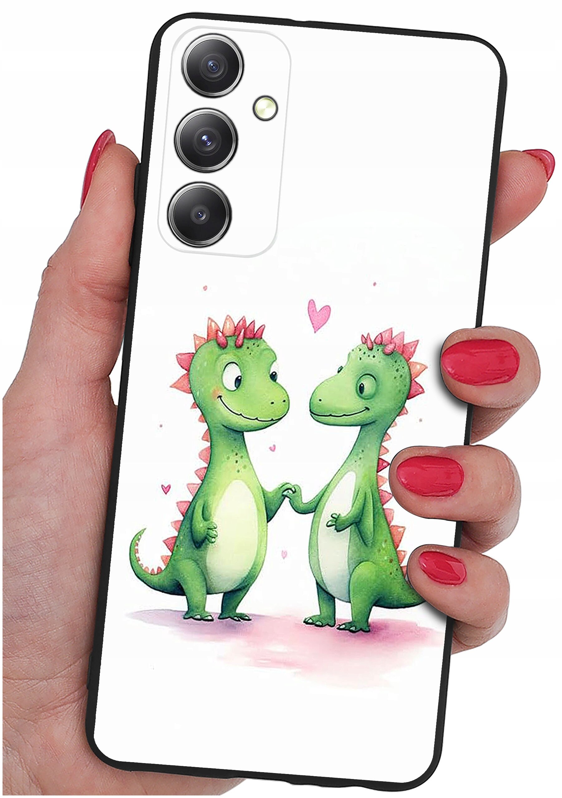Etui na telefon z grafiką dwóch zielonych dinozaurów trzymających się za ręce, otoczonych różowymi serduszkami. Etui jest trzymane w dłoni z pomalowanymi na czerwono paznokciami.