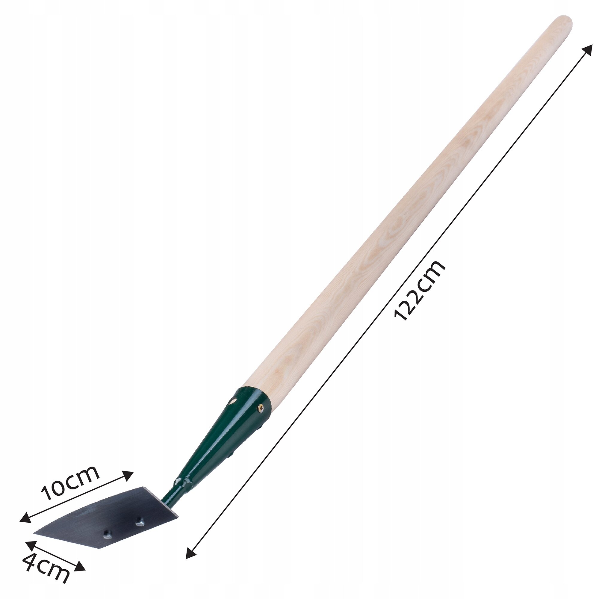 Na obrazie widoczny jest wycinak do usuwania chwastów z drewnianym trzonkiem o długości 122 cm. Metalowa część robocza ma wymiary 10 cm na 4 cm.