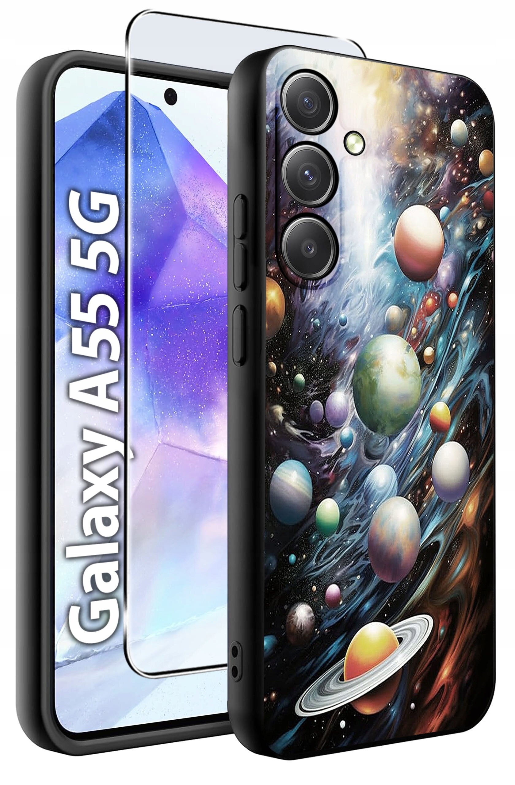 Obraz przedstawia etui na telefon z kolorowym wzorem kosmosu, z planetami i galaktykami. Obok etui widoczny jest telefon z napisem \'Galaxy A55 5G\' oraz szkło hartowane.