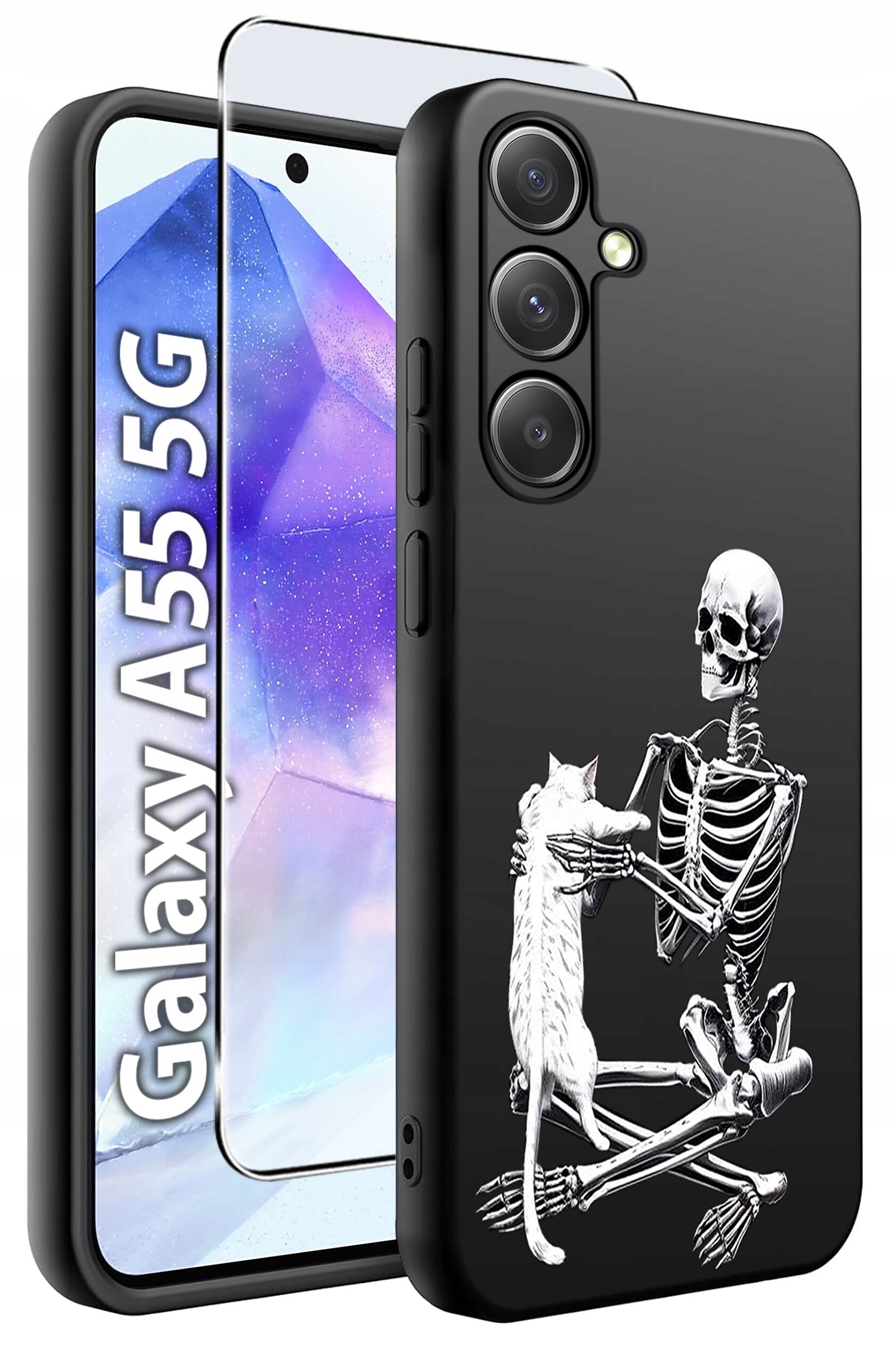 Czarne etui na telefon z nadrukiem szkieletu trzymającego kota, obok widoczna jest szybka ochronna. Na ekranie telefonu napis \'Galaxy A55 5G\'.