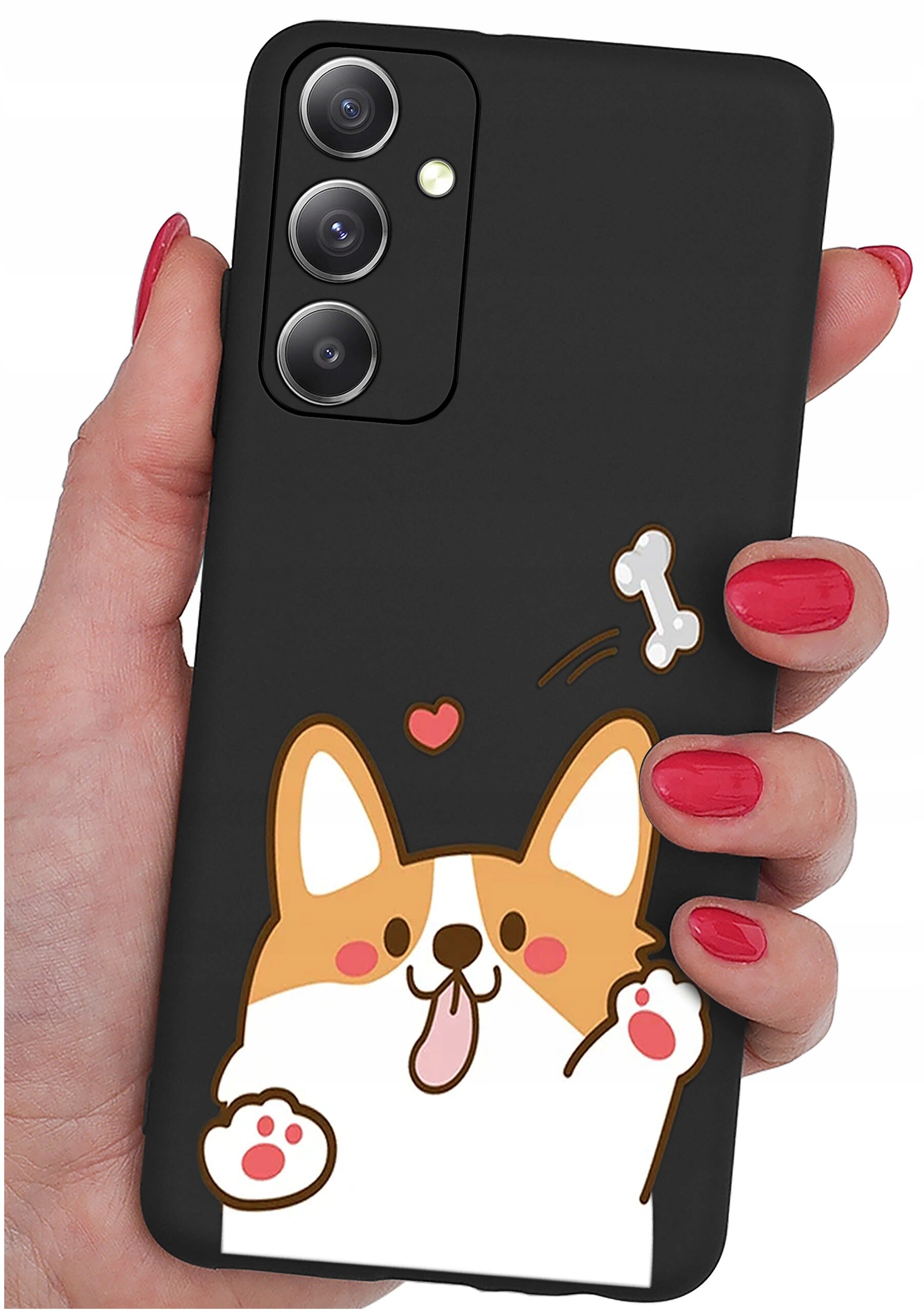 Czarne etui na telefon z grafiką przedstawiającą uśmiechniętego psa z wystawionym językiem, sercem i kością. Etui trzymane jest w dłoni z pomalowanymi na czerwono paznokciami.
