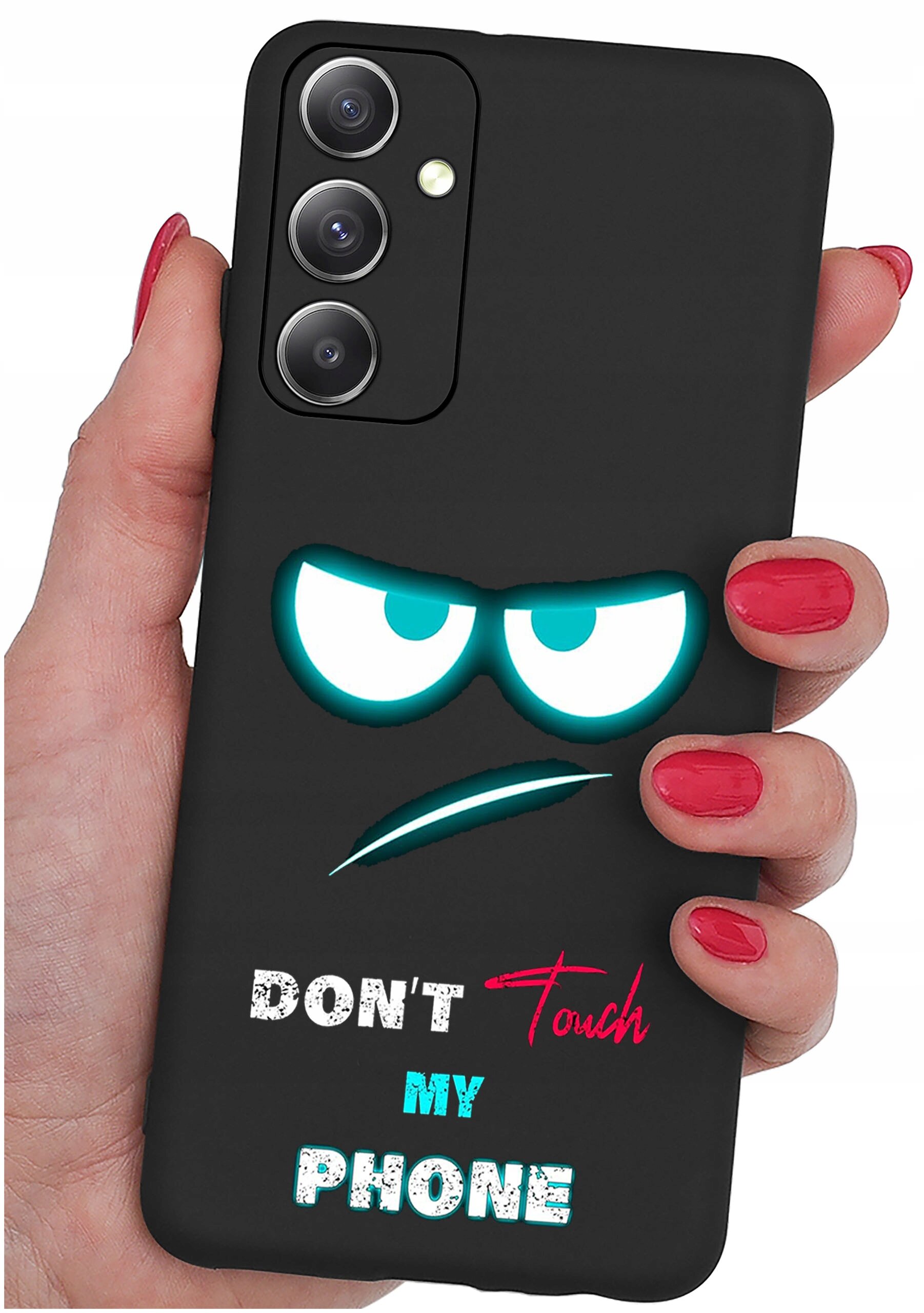 Czarna obudowa telefonu z nadrukiem przedstawiającym parę oczu i napis \'DON\'T Touch MY PHONE\'. Obudowa jest trzymana w dłoni z pomalowanymi na czerwono paznokciami.