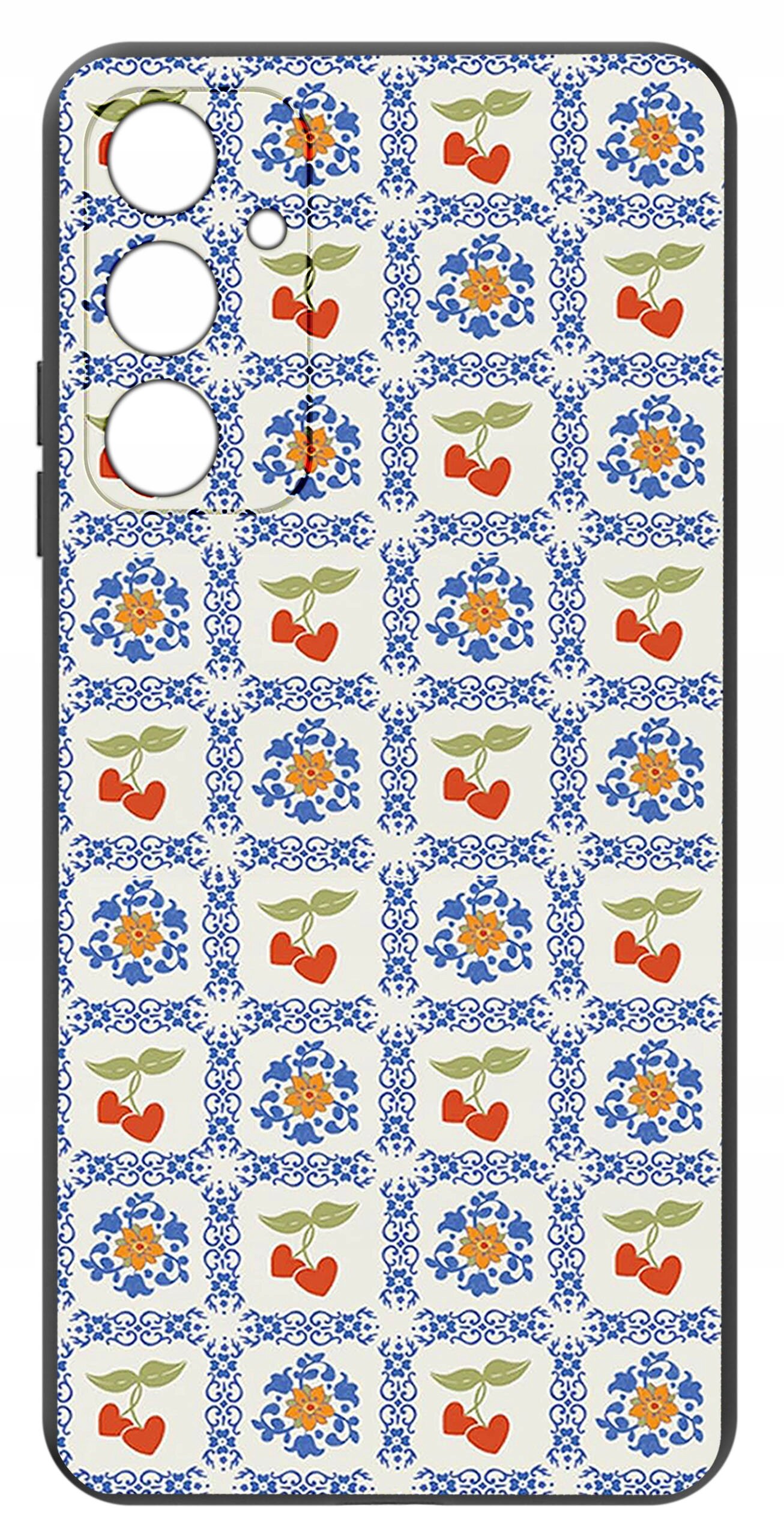 Etui na telefon z wzorem w kwadraty, w których znajdują się niebieskie kwiaty i czerwone serca z zielonymi liśćmi. Etui ma wycięcia na trzy obiektywy aparatu i lampę błyskową.