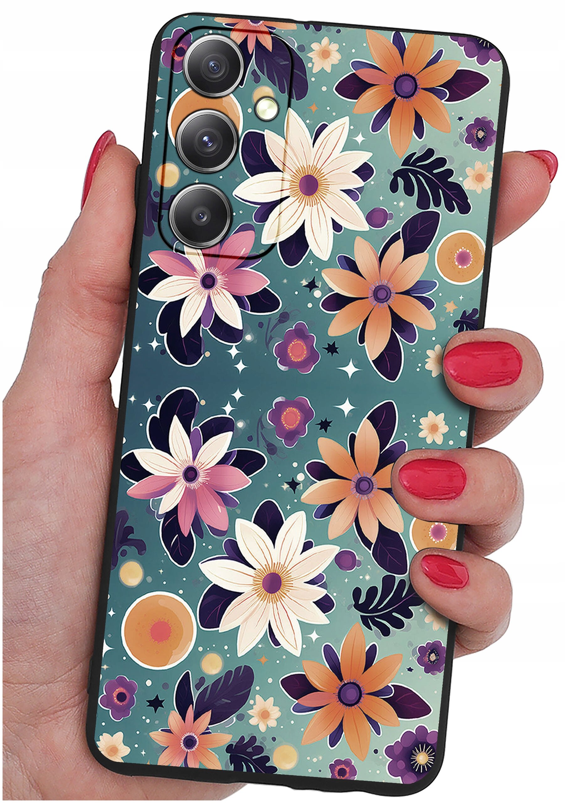 Etui na telefon z kolorowym wzorem kwiatowym, trzymane w dłoni z pomalowanymi na czerwono paznokciami. Na etui widoczne są różnokolorowe kwiaty i liście na tle w odcieniach zieleni.