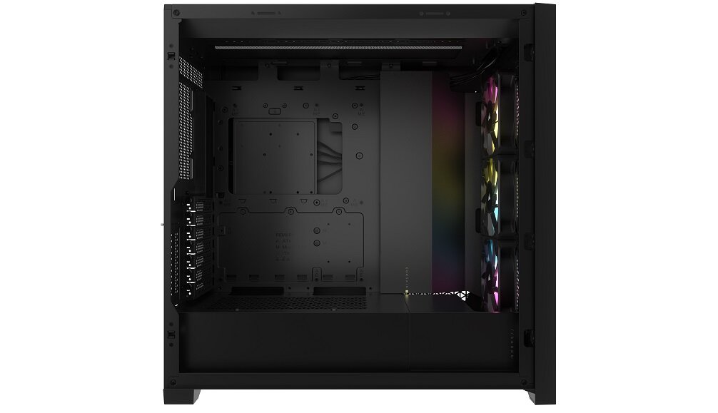 Obudowa komputerowa w kolorze czarnym z widocznymi miejscami na montaż komponentów i trzema wentylatorami z podświetleniem RGB. Wnętrze obudowy jest przestronne, z otworami na kable i panelami wentylacyjnymi.