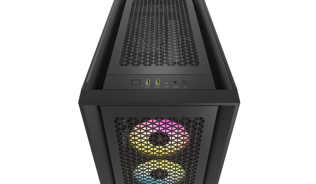 Obudowa komputerowa z widocznymi dwoma wentylatorami RGB za przednim panelem z siatki o trójkątnym wzorze. Na górnym panelu znajdują się przyciski i porty, w tym dwa porty USB i przycisk zasilania.