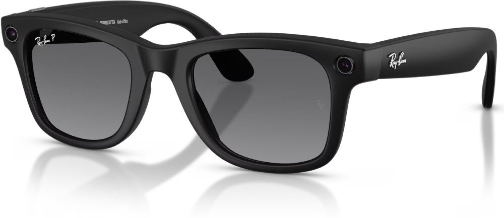 Czarne matowe okulary przeciwsłoneczne z ciemnymi soczewkami i logo Ray-Ban na zausznikach. Na wewnętrznej stronie zausznika widoczny jest napis META Ray-Ban Wayfarer Gen 2.