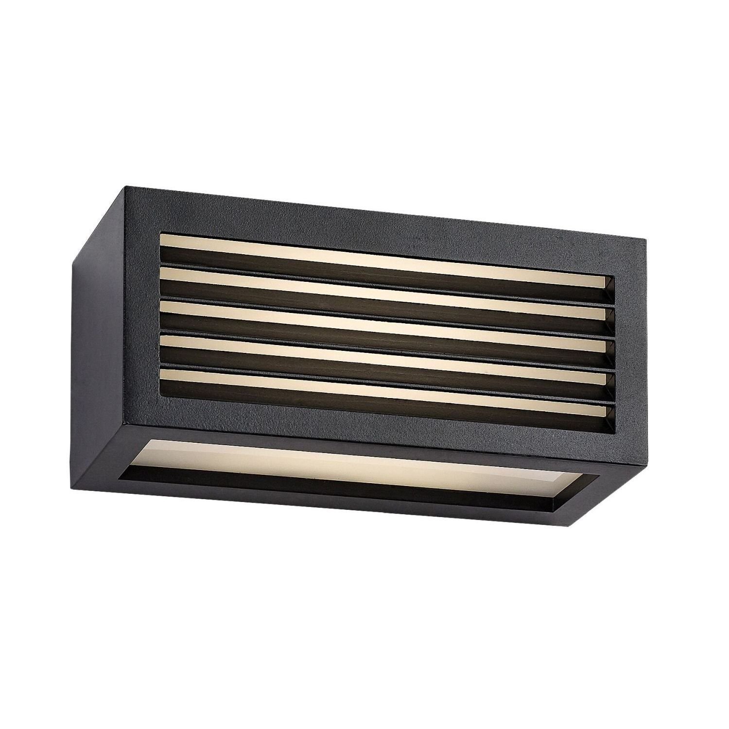 Prostokątna, czarna lampa ścienna z poziomymi żaluzjami, emitująca światło w trzech kierunkach. Lampa ma nowoczesny design i jest przeznaczona do użytku zewnętrznego.