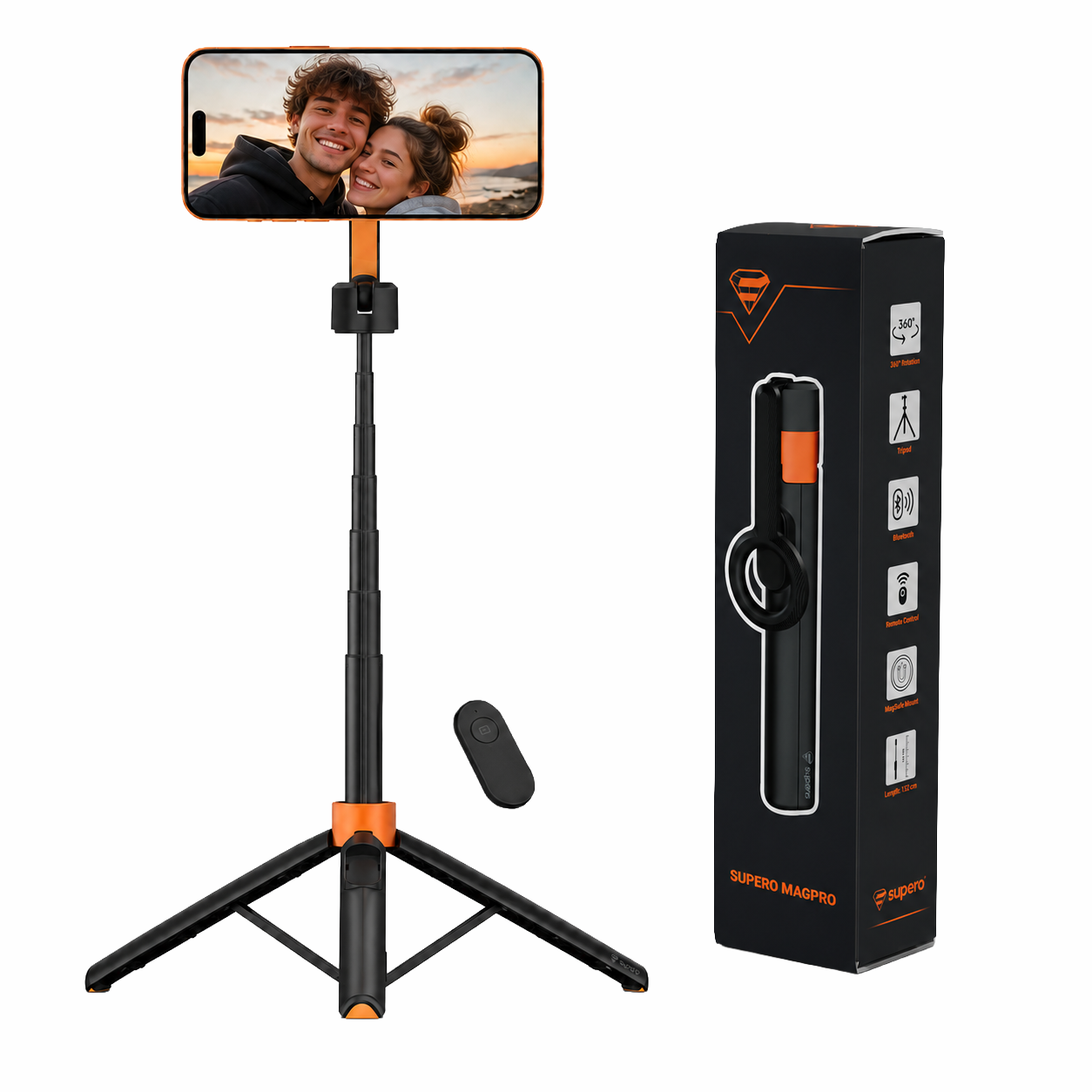 Na obrazie widoczny jest kijek do selfie z zamocowanym smartfonem oraz opakowanie produktu z napisem \'SUPERO MAGPRO\'. Obok kijka znajduje się mały pilot, a na ekranie telefonu widać uśmiechniętą parę.