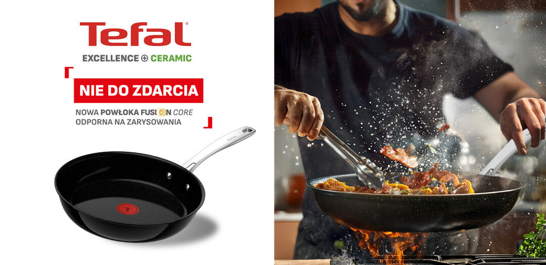 Osoba smaży potrawę na czarnej patelni Excellence+ Ceramic 24cm z metalową rączką.