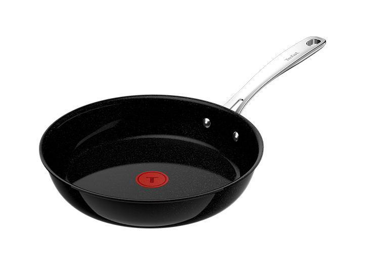 Czarna patelnia z czerwonym okrągłym wskaźnikiem na dnie i srebrnym uchwytem z napisem \'Tefal\'.