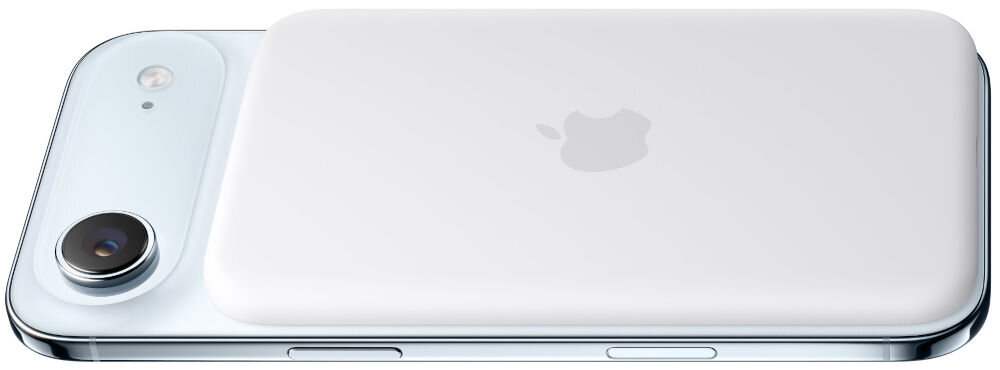 Na obrazie widoczny jest biały powerbank z logo Apple, umieszczony na smartfonie z widocznym obiektywem aparatu. Urządzenia mają metaliczne wykończenie.