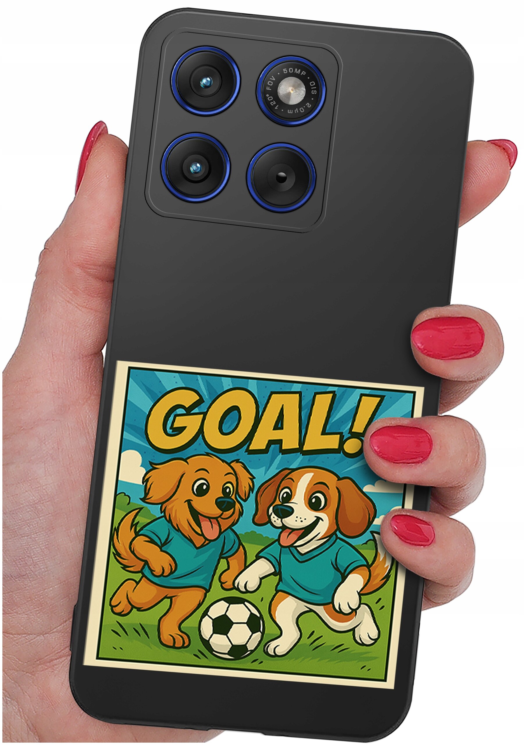 Osoba trzyma telefon z etui, na którym znajduje się rysunek dwóch psów grających w piłkę nożną oraz napis \'GOAL!\'.