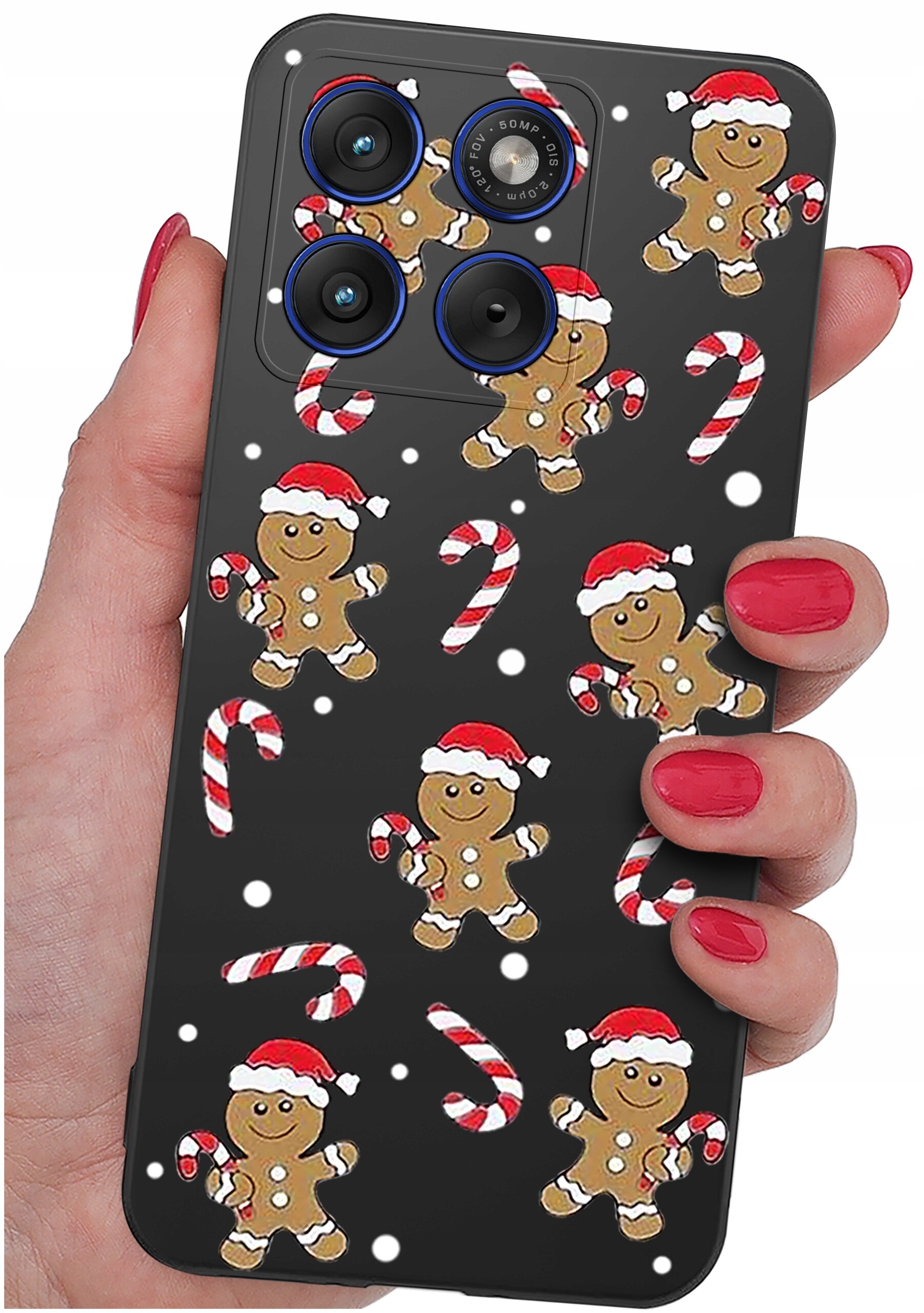 Etui na telefon z motywem świątecznym, przedstawiające piernikowe ludziki w czapkach Mikołaja i cukrowe laski na czarnym tle. Etui trzymane jest w dłoni z pomalowanymi na czerwono paznokciami.