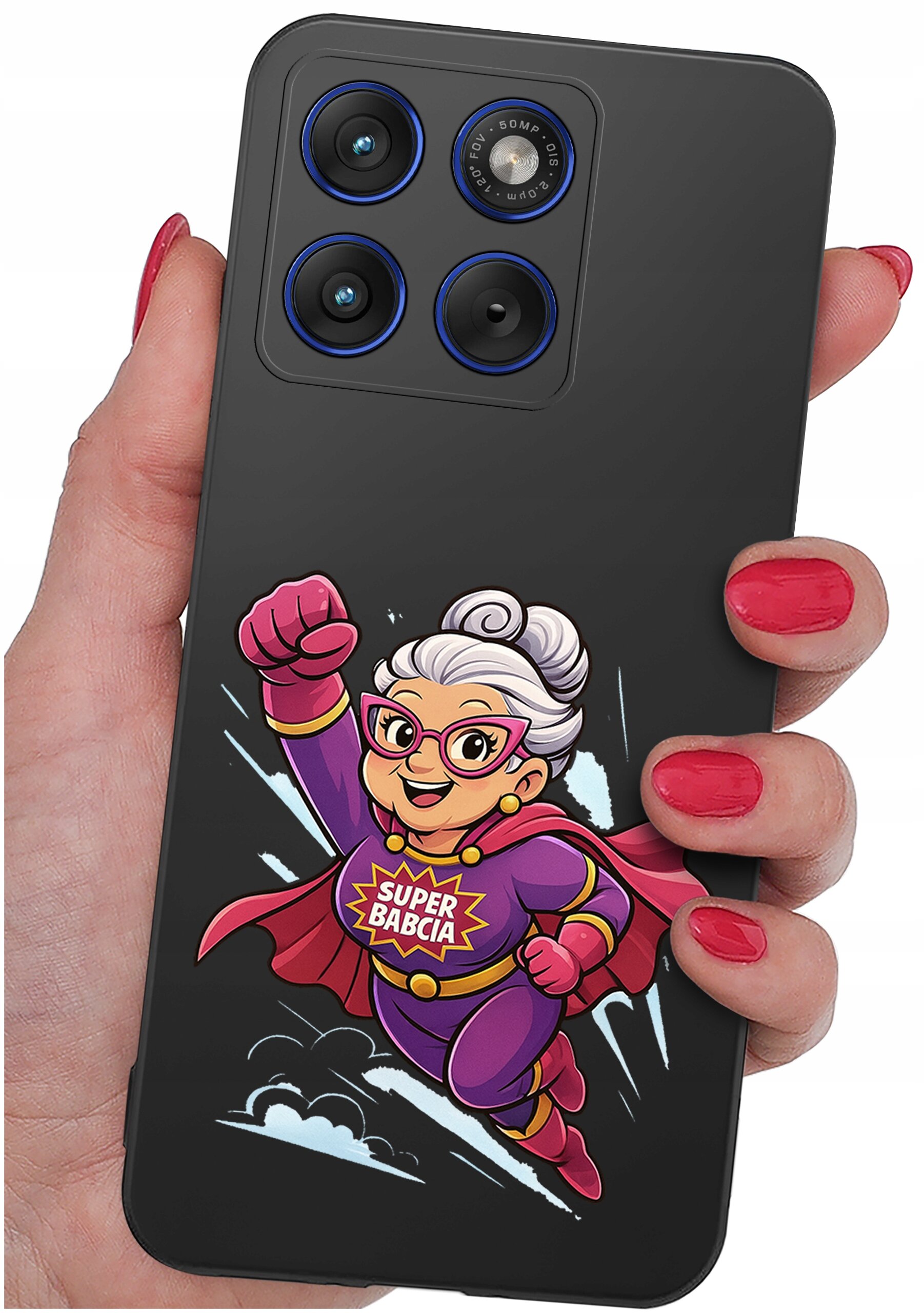 Etui na telefon z grafiką przedstawiającą postać w stroju superbohaterki z napisem \'SUPER BABCIA\'. Etui jest trzymane w dłoni z pomalowanymi na czerwono paznokciami.