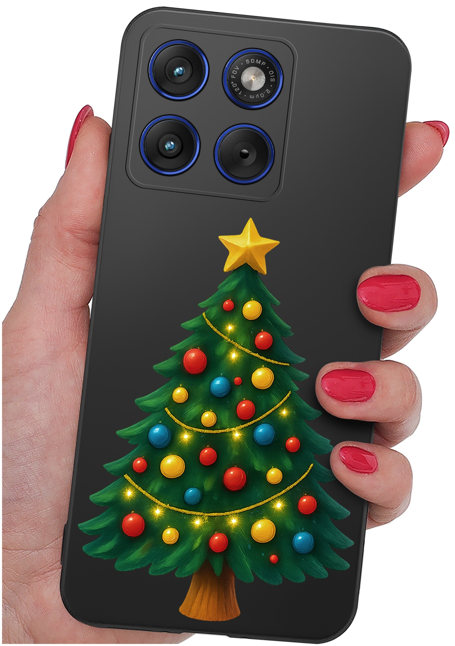 Osoba trzyma telefon z etui ozdobionym grafiką choinki z kolorowymi bombkami i gwiazdą na szczycie. Aparat telefonu ma cztery obiektywy z niebieskimi akcentami.