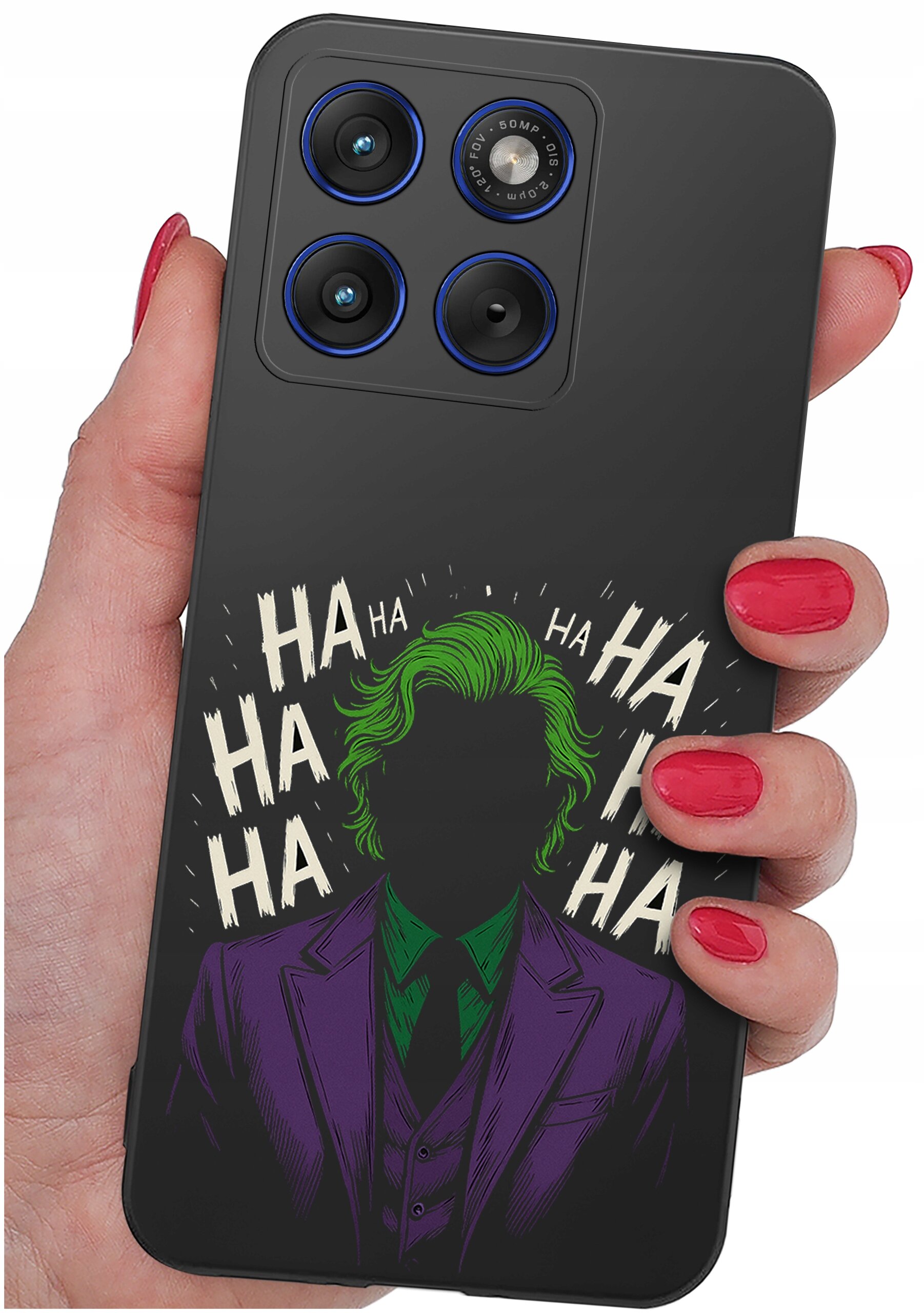 Etui na telefon z grafiką przedstawiającą postać w fioletowym garniturze i zielonych włosach, otoczoną napisem \'HA HA HA\'. Etui trzymane jest w dłoni z pomalowanymi na czerwono paznokciami.