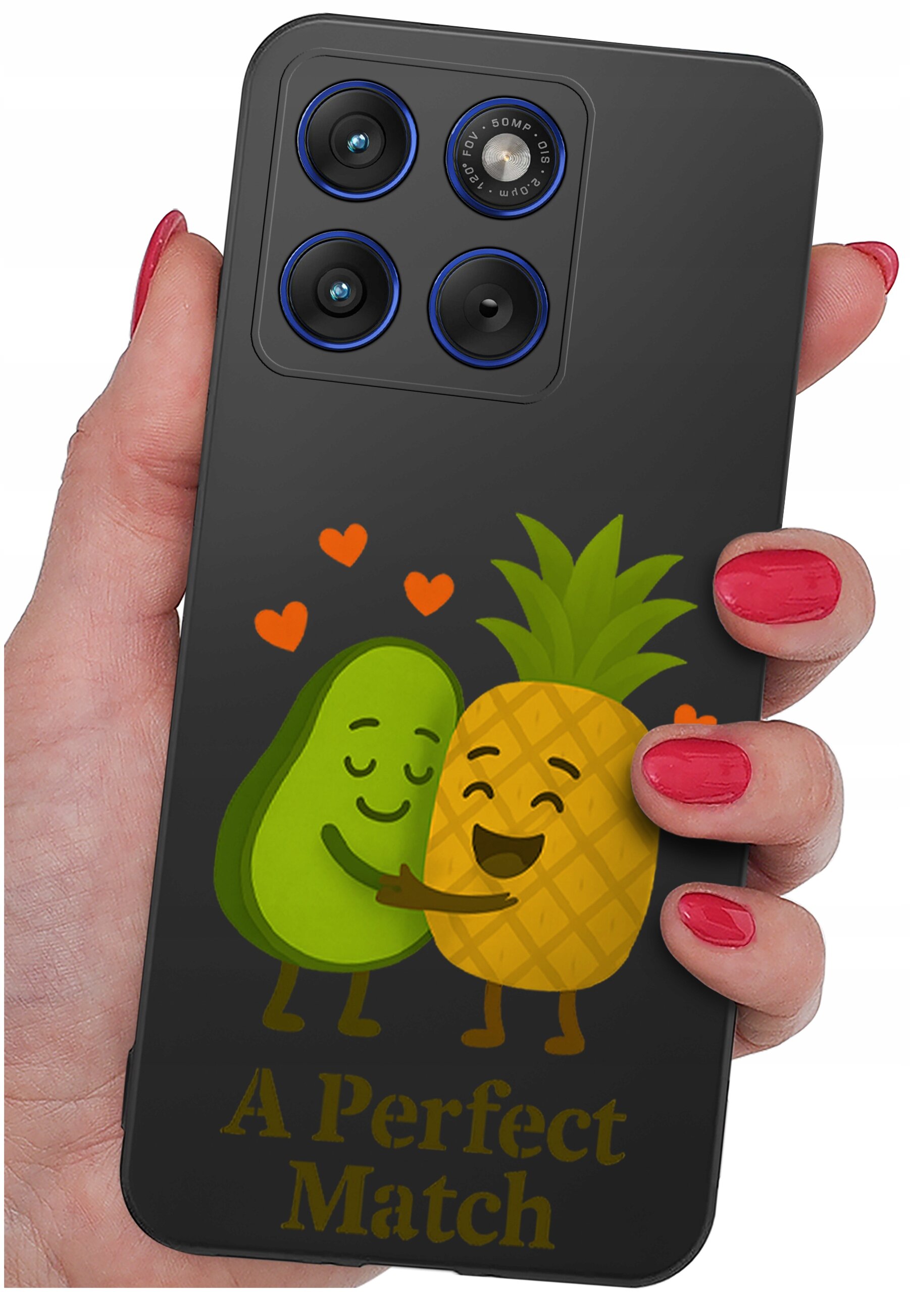 Etui na telefon z grafiką przedstawiającą uśmiechnięte awokado i ananasa przytulające się, z napisem \'A Perfect Match\'. W tle widoczne są małe serduszka.