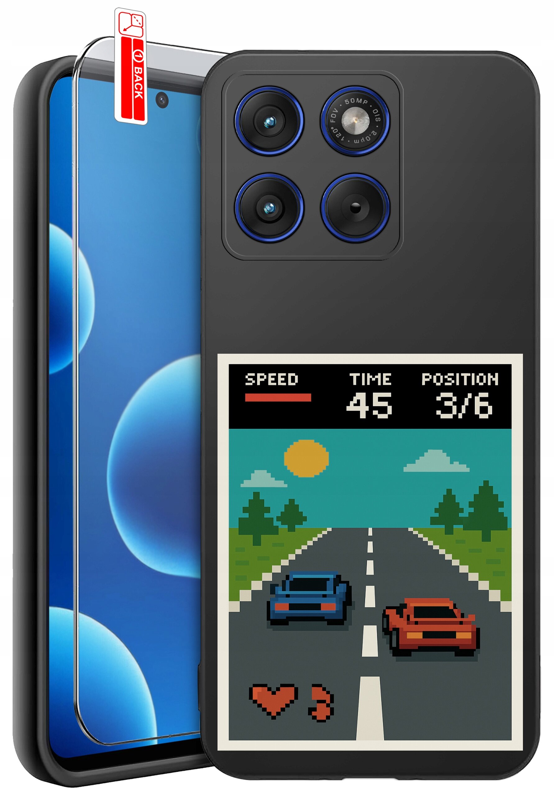 Obraz przedstawia silikonowe etui na telefon z grafiką w stylu retro gry wyścigowej, z widocznymi samochodami na drodze oraz wskaźnikami \'SPEED\', \'TIME 45\', \'POSITION 3/6\'. Obok etui znajduje się szkło ochronne z oznaczeniem \'BACK\'.