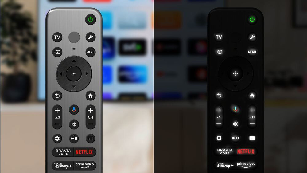 Obraz przedstawia dwa piloty do telewizora, jeden w jasnym, a drugi w ciemnym otoczeniu. Na obu pilotach widoczne są przyciski z logo \'BRAVIA CORE\', \'NETFLIX\', \'Disney+\' i \'prime video\'.