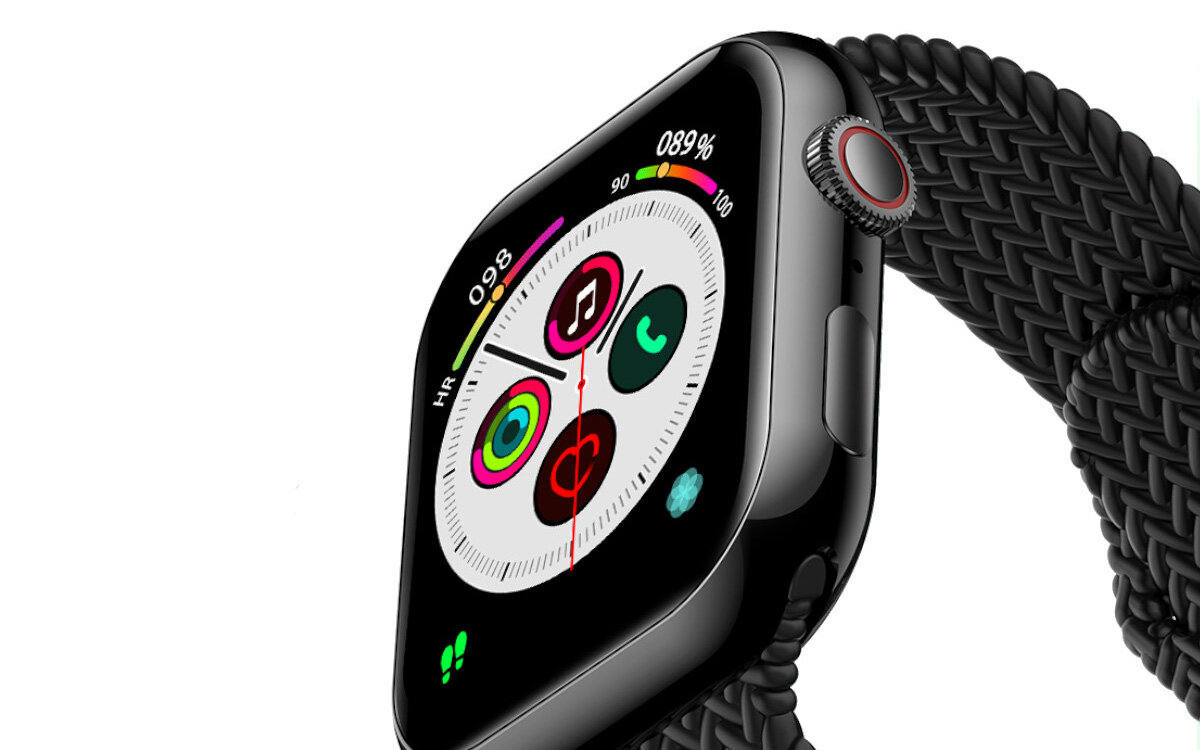 Czarny smartwatch z kolorowym wyświetlaczem pokazującym różne ikony i wskaźniki. Pasek zegarka ma plecioną strukturę.