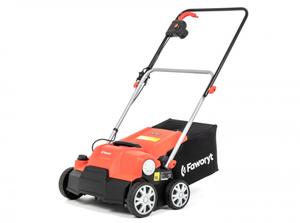 Na obrazie widoczny jest wertykulator elektryczny w kolorze pomarańczowym z czarnymi elementami, z logo \'Faworyt\' na boku. Urządzenie ma cztery koła i uchwyt z czarnym panelem sterującym.