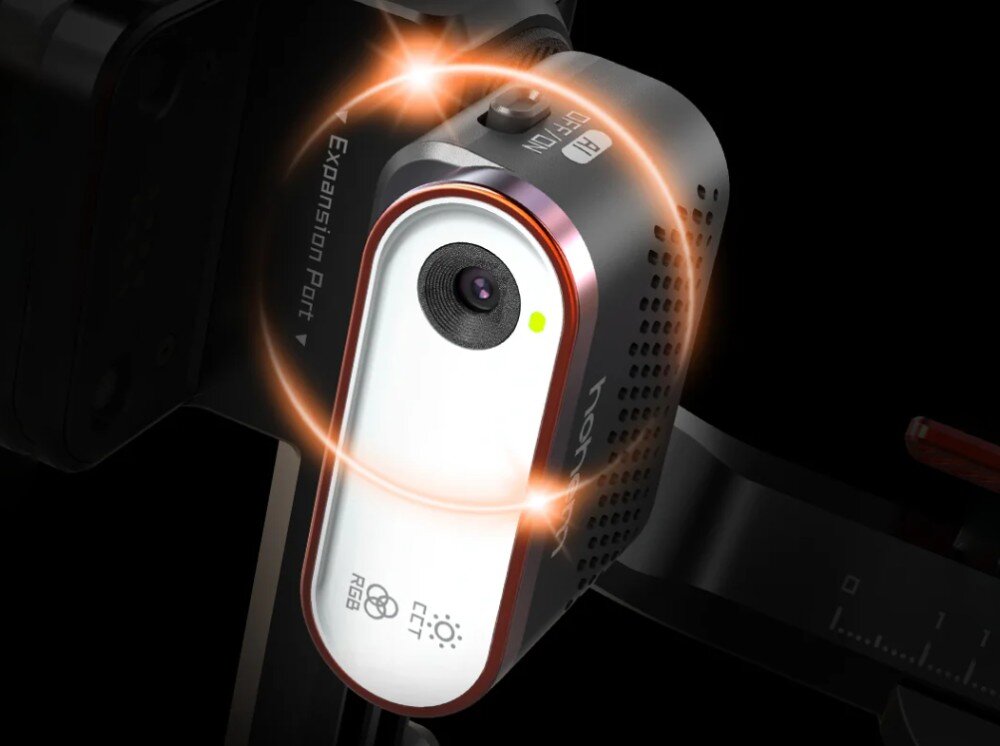 Zbliżenie na kamerę z napisem \'Expansion Port\' oraz ikonami CCT i RGB. Obok znajduje się przycisk z napisem \'HI\' i \'ON\'.
