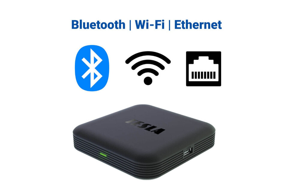 Na obrazie widoczny jest czarny odtwarzacz multimedialny z logo \'TESLA\' na górze. Nad urządzeniem znajdują się ikony i tekst: \'Bluetooth | Wi-Fi | Ethernet\'.