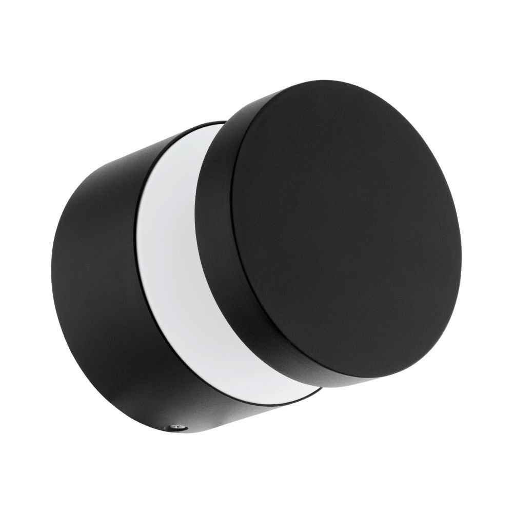Czarna, cylindryczna lampa ścienna z białym elementem pośrodku. Lampa ma nowoczesny design i jest przeznaczona do użytku zewnętrznego.