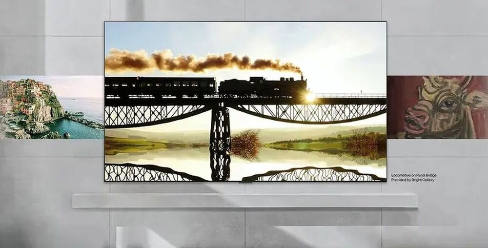LG 55QNED80B6A Gallery+ sztuka ambient ekran, telewizor zawieszony na ścianie w pomieszczeniu
