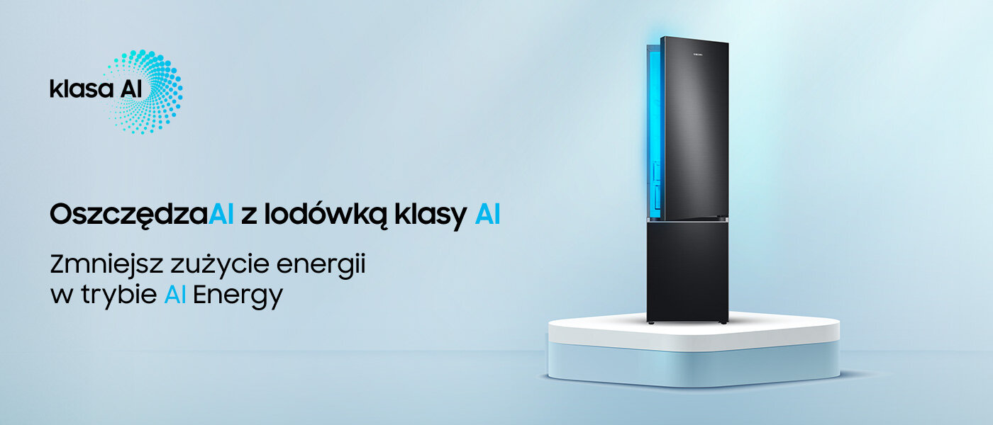 Grafitowa lodówka stoi na białym podwyższeniu, obok znajduje się tekst: \'Oszczędzaj z lodówką klasy AI. Zmniejsz zużycie energii w trybie AI Energy\'.