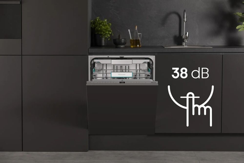 HISENSE HFI663AXXL - otwarta zmywarka do zabudowy umiejscowiona w kuchni