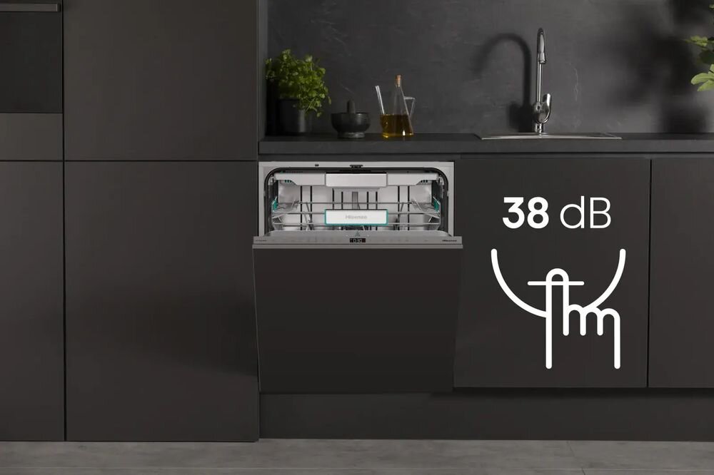 HISENSE HFI5A6360DXXL - otwarta zmywarka do zabudowy umiejscowiona w kuchni