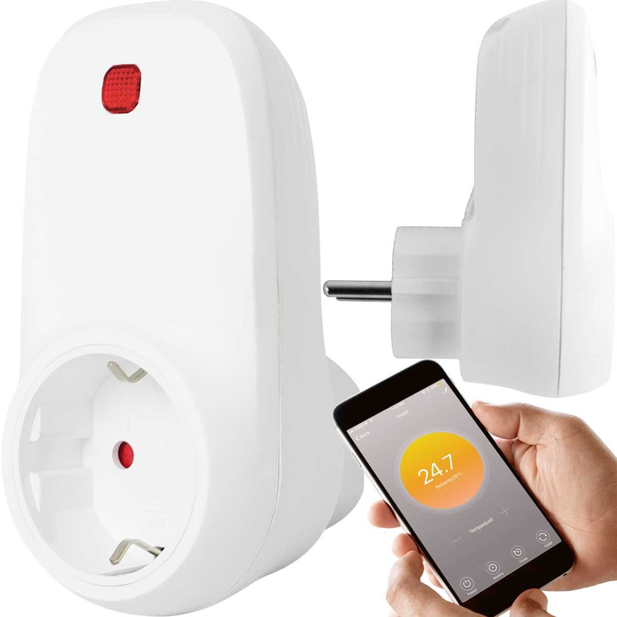 Na obrazie widoczny jest biały zewnętrzny termostat WiFi z wtyczką oraz smartfon z aplikacją pokazującą temperaturę 24.7 stopni. Termostat ma czerwony przycisk i gniazdo elektryczne.