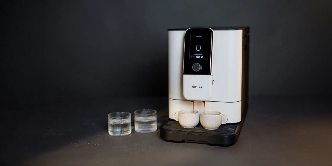 Ekspres NIVONA Nivo 8112 (Cold Brew) zdjęcie lifestyle Prosta obsługa Sterowanie jednym pokrętłem Przekręć pokrętło