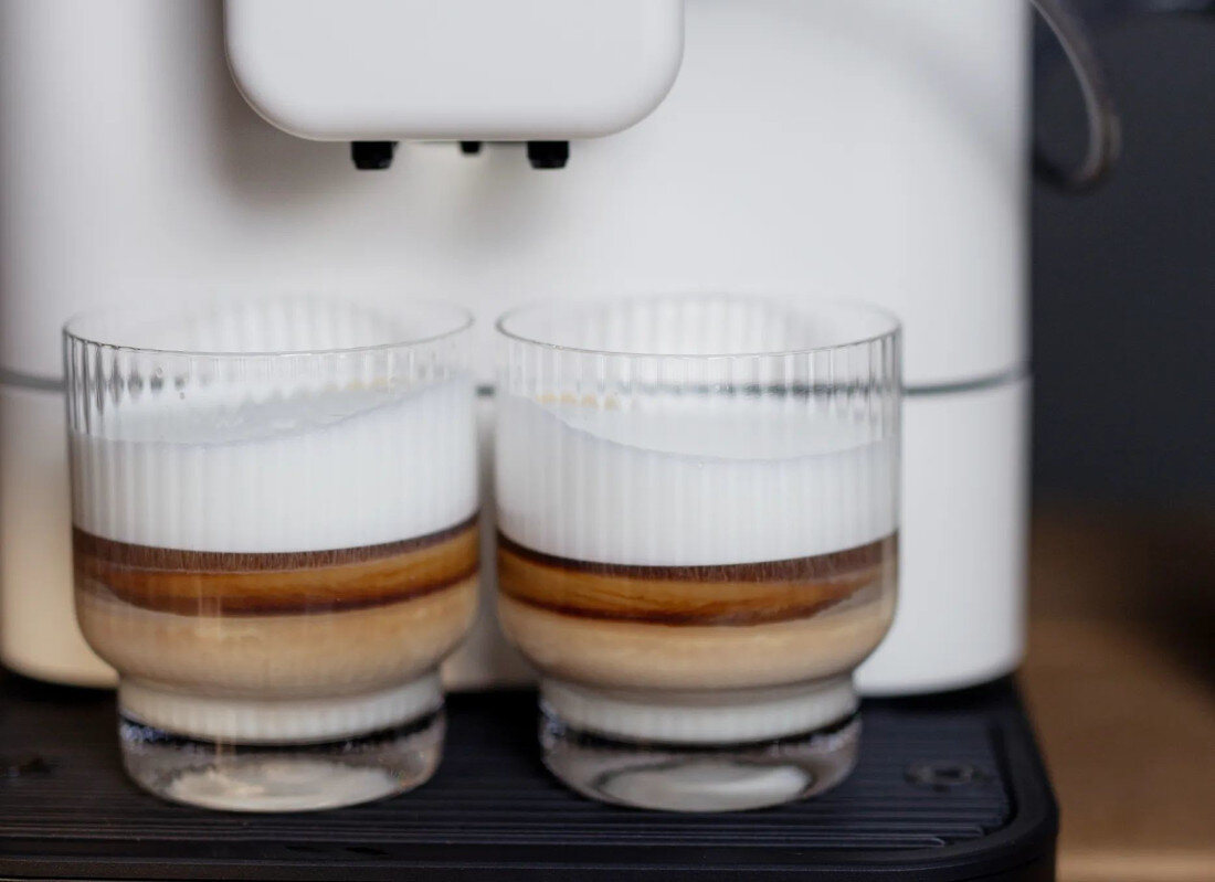 Ekspres NIVONA Nivo 8112 (Cold Brew) zdjęcie lifestyle Duży zapas kawy i wody