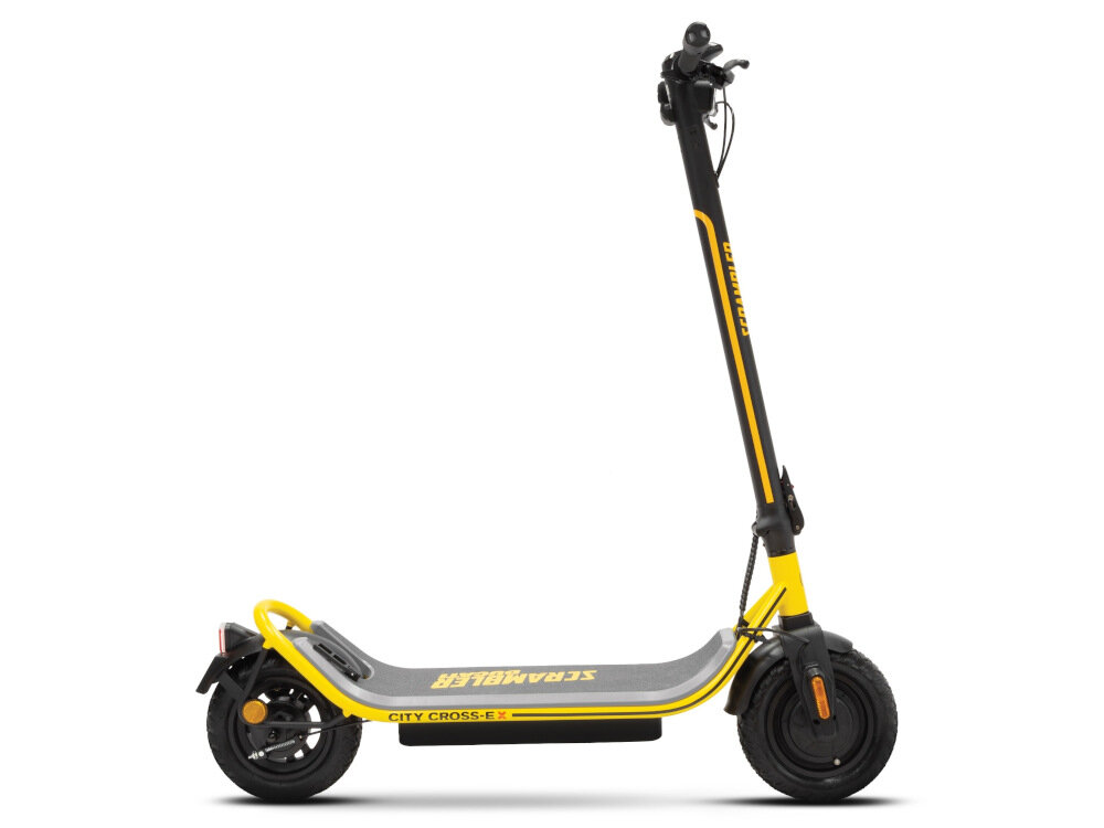Czarno-żółta hulajnoga elektryczna z napisem \'SCRAMBLER\' na podeście i \'CITY CROSS-E\' na boku. Posiada duże koła i kierownicę z dzwonkiem oraz światłem.