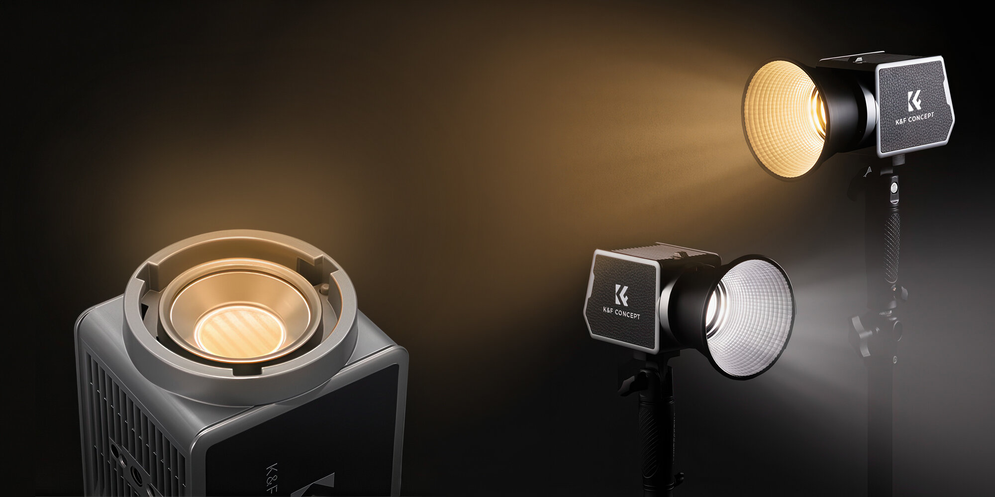 Na obrazie widoczne są trzy lampy fotograficzne LED emitujące światło o różnych barwach. Na lampach znajduje się logo \'K&F CONCEPT\'.