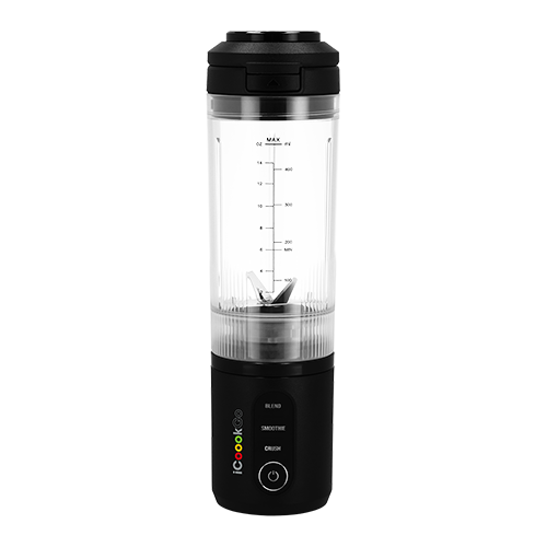 Czarny blender personalny z przezroczystym pojemnikiem, na którym widoczna jest miarka. Na podstawie znajduje się logo \'icocook\' oraz trzy przyciski oznaczone jako \'BLEND\', \'SMOOTHIE\' i \'CRUSH\'.