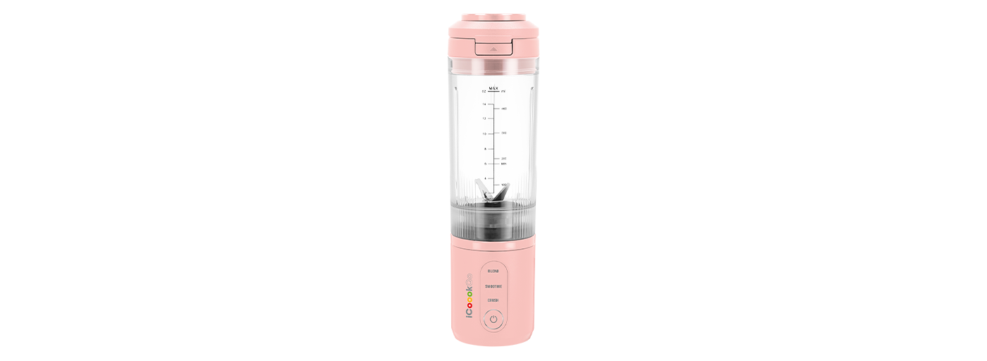 Różowy blender personalny z przezroczystym pojemnikiem, na którym widoczna jest miarka. Na dolnej części urządzenia znajdują się przyciski i logo ICOOOK.