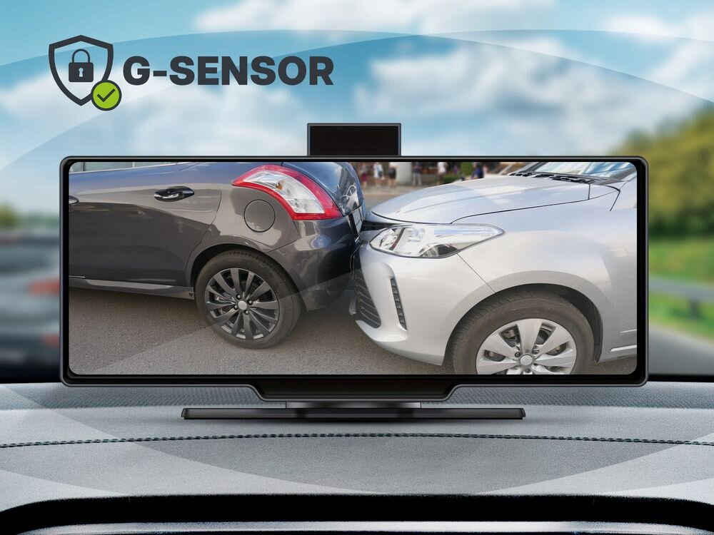Na ekranie samochodowego tabletu multimedialnego widoczny jest obraz kolizji dwóch samochodów. Nad ekranem znajduje się napis \'G-SENSOR\' z ikoną kłódki i zielonym znacznikiem.