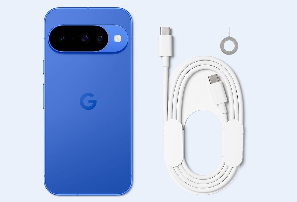 Na obrazie widoczny jest niebieski smartfon z logo \'G\' oraz zestaw białego kabla USB-C. Obok znajduje się mały metalowy element przypominający klucz do tacki SIM.