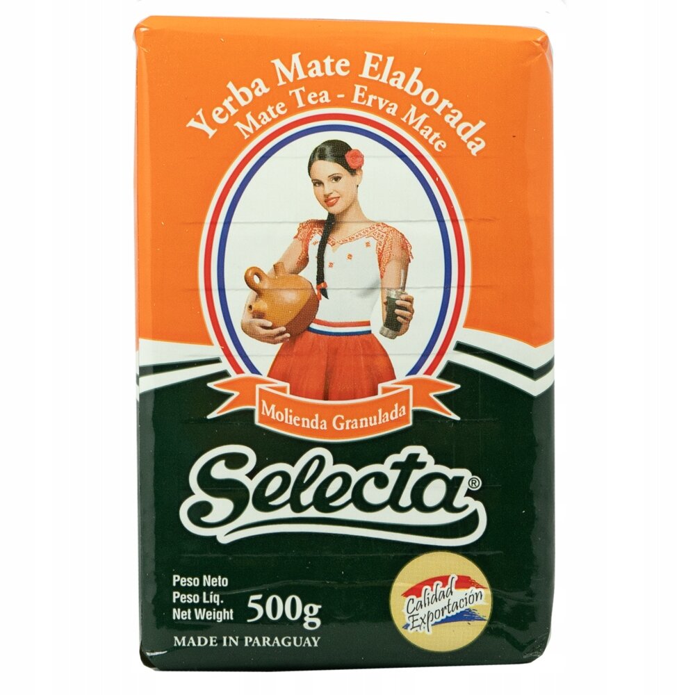 Opakowanie Yerba Mate Elaborada z wizerunkiem kobiety w tradycyjnym stroju, trzymającej naczynie i kubek. Na opakowaniu widnieje tekst: \'Yerba Mate Elaborada Mate Tea - Erva Mate\', \'Molienda Granulada\', \'Selecta\', \'Peso Neto Peso Líq. Net Weight 500g\', \'Calidad Exportación\', \'Made in Paraguay\'.