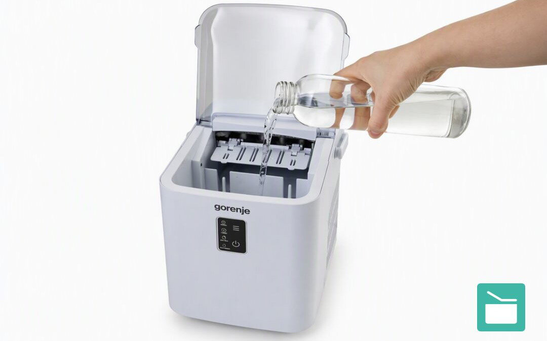 KOSTKARKA GORENJE IMDW1200W Napełnianie zbiornika kostkarki Gorenje wodą przed rozpoczęciem pracy zbiornik 1 l wskaźnik wody wskaźnik zapełnienia odpływ