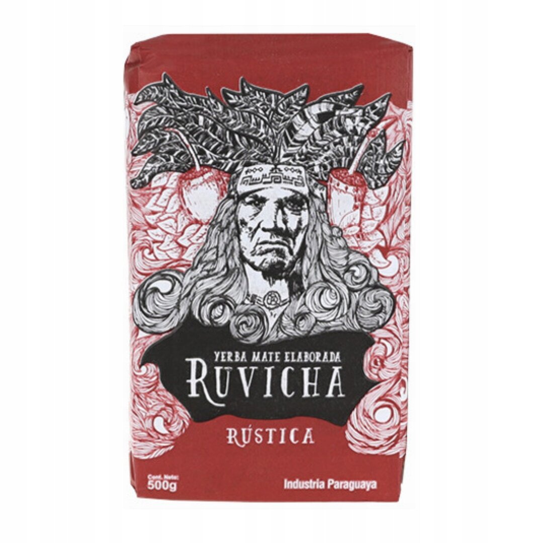 Opakowanie Yerba Mate Ruvicha Rustica 500g z ilustracją twarzy i liści na czerwonym tle. Widoczny tekst: \'Yerba Mate Elaborada Ruvicha Rústica\', \'Cont. Neto 500g\', \'Industria Paraguaya\'.
