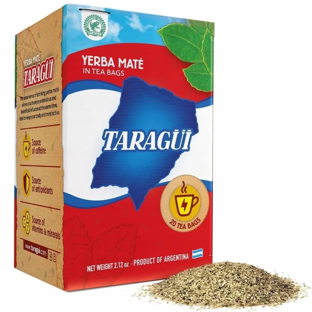 Opakowanie Yerba Mate Taragui w saszetkach z napisem \'TARAGÜI\' na tle niebieskiego kształtu, z informacjami o źródle kofeiny, antyoksydantów oraz witamin i minerałów. Widoczny jest również stos suszu yerba mate obok opakowania.