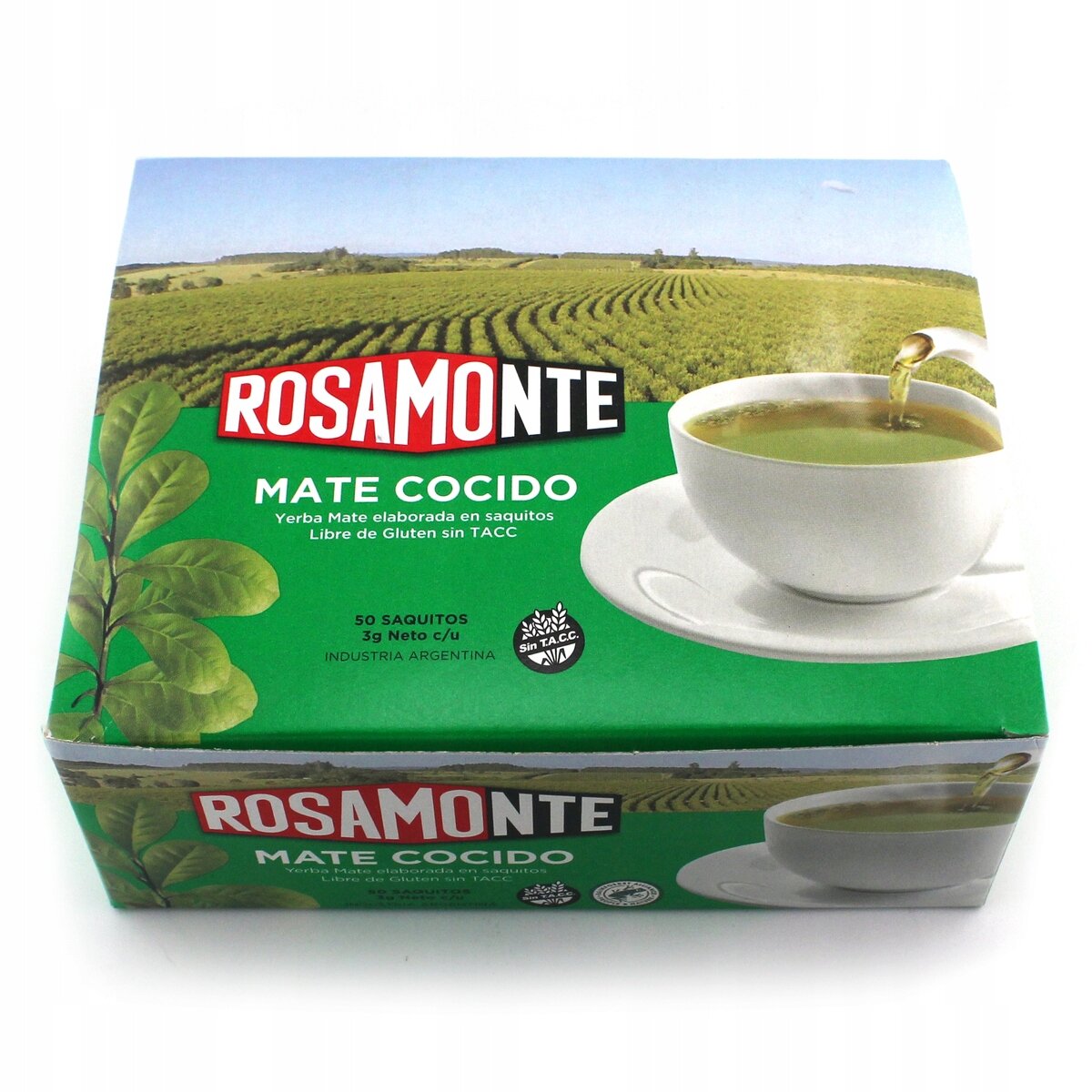 Opakowanie Yerba Mate Rosamonte Mate Cocido z widoczną filiżanką napoju na tle plantacji. Na opakowaniu znajduje się tekst: \'ROSAMONTE MATE COCIDO Yerba Mate elaborada en saquitos Libre de Gluten sin TACC 50 saquitos 3g Neto c/u Industria Argentina\'.