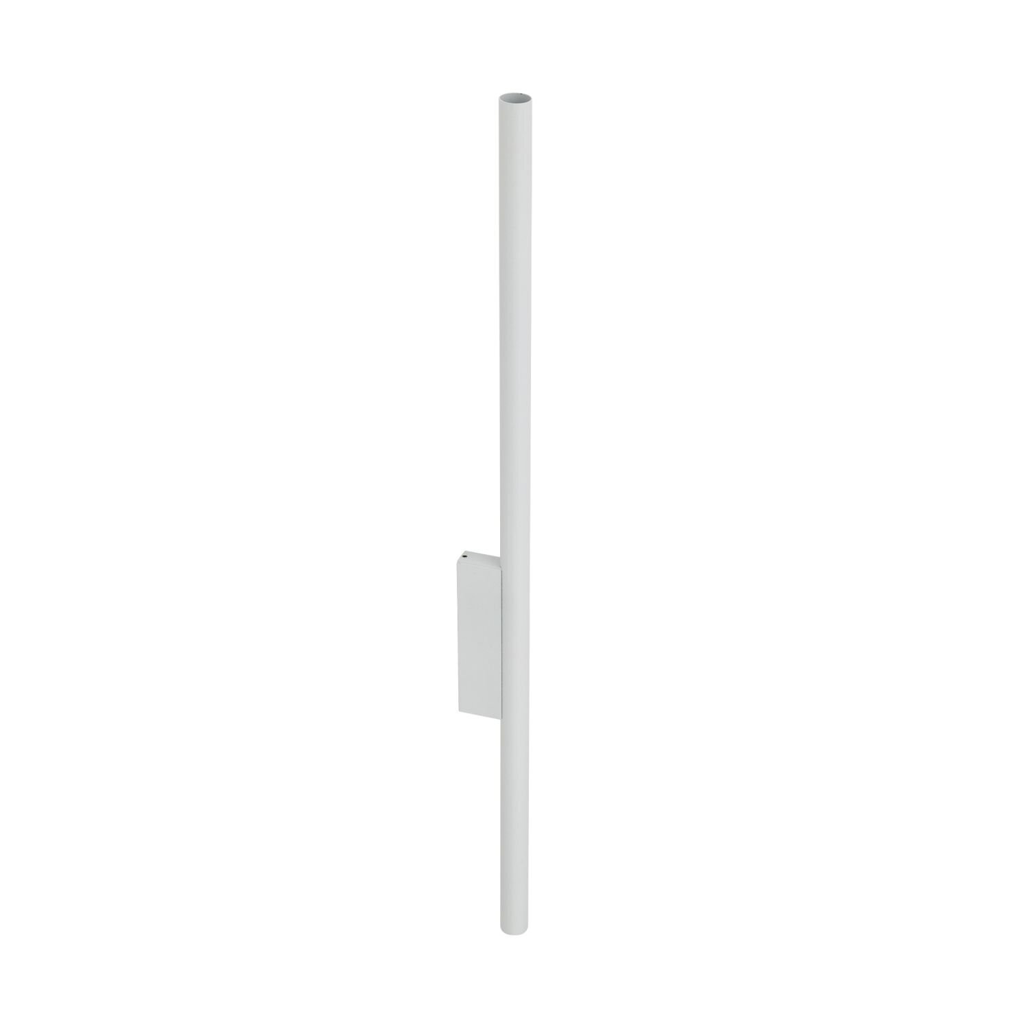 Na obrazie widoczna jest długa, biała, cylindryczna lampa wisząca z cienkim przewodem u góry. Lampa ma nowoczesny, minimalistyczny design.
